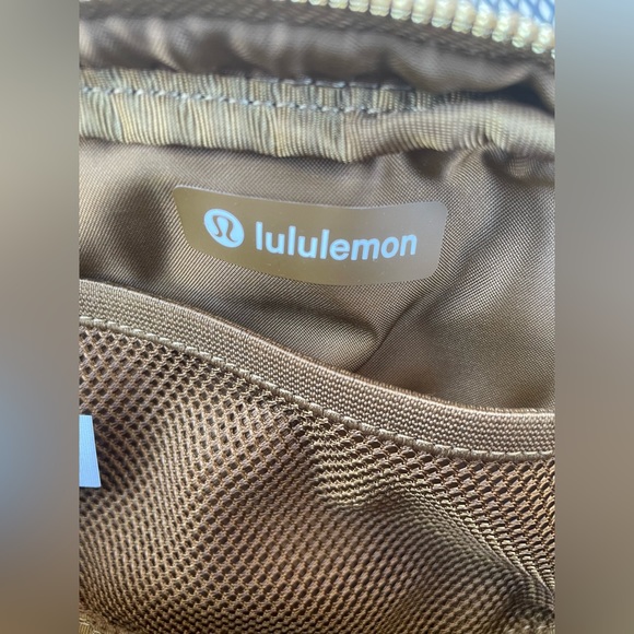 Lululemon Everywhere Fleece Belt Bag NWT - Picture 5 of 9
